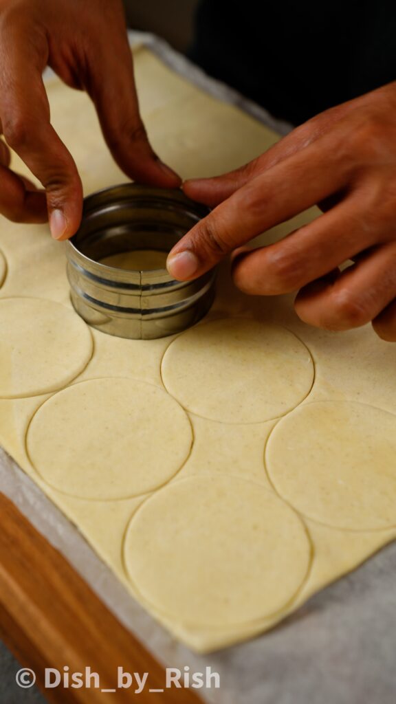 cutting vol-au-vent cases