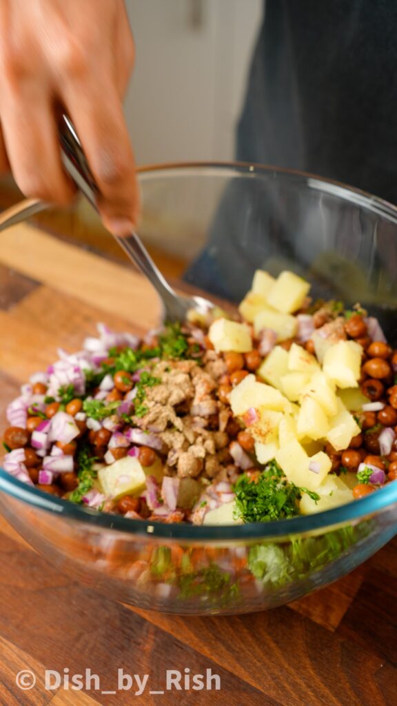 mixing potato and chickpea chaat filling