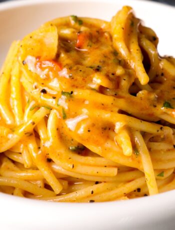 garlic chilli cacio e pepe in a plate