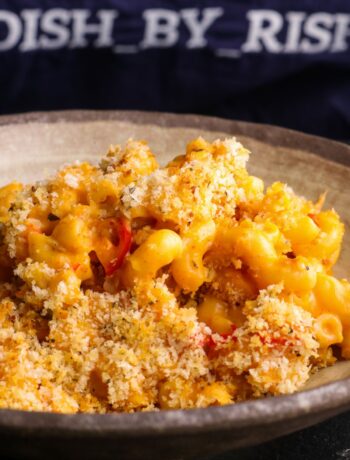 mac and chilli cheese in a bowl