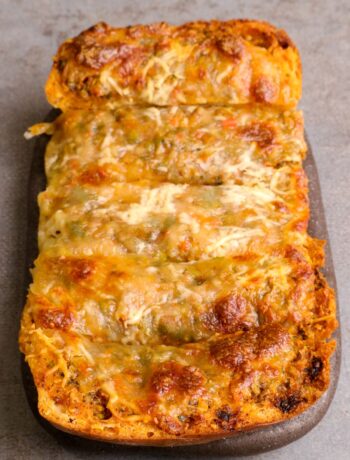 Chilli cheese garlic bread