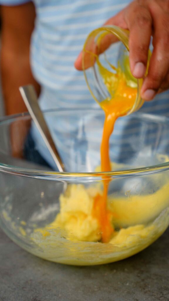 pouring in saffron milk