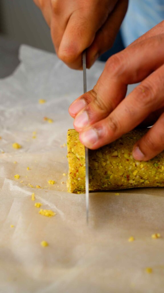 slicing shortbread